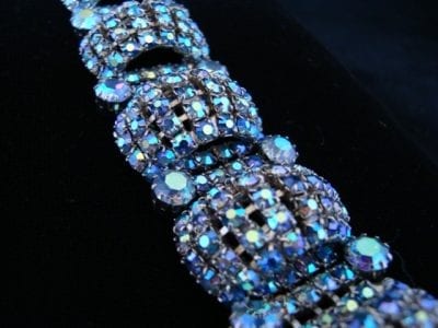 arorabluestyle2 1950s Hobe Blue AB Stone Pillow style Bracelet