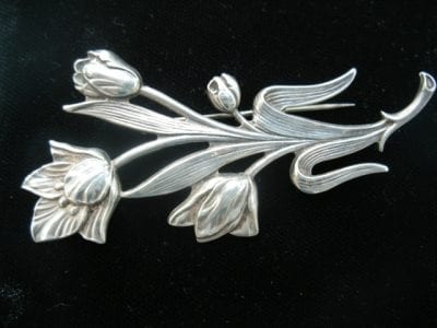 silverartbroochback