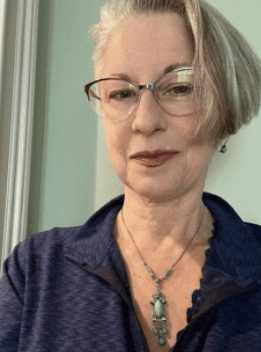 Robin from the USA wearing Jakob Bengel client Jewellery Gallery